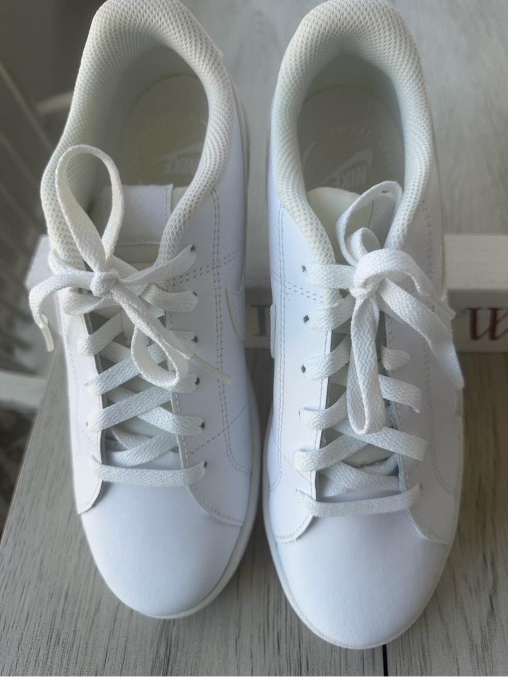 Nike Court Royale 2 Low Premium Triple White Sneakers Size 8.5 EUC - Picture 3 of 9